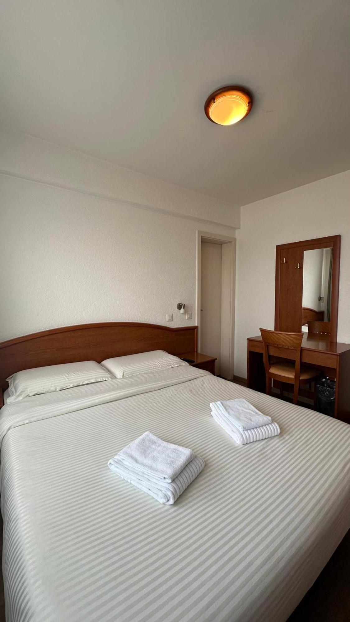 Hotel Du Quai Villeneuve Dış mekan fotoğraf